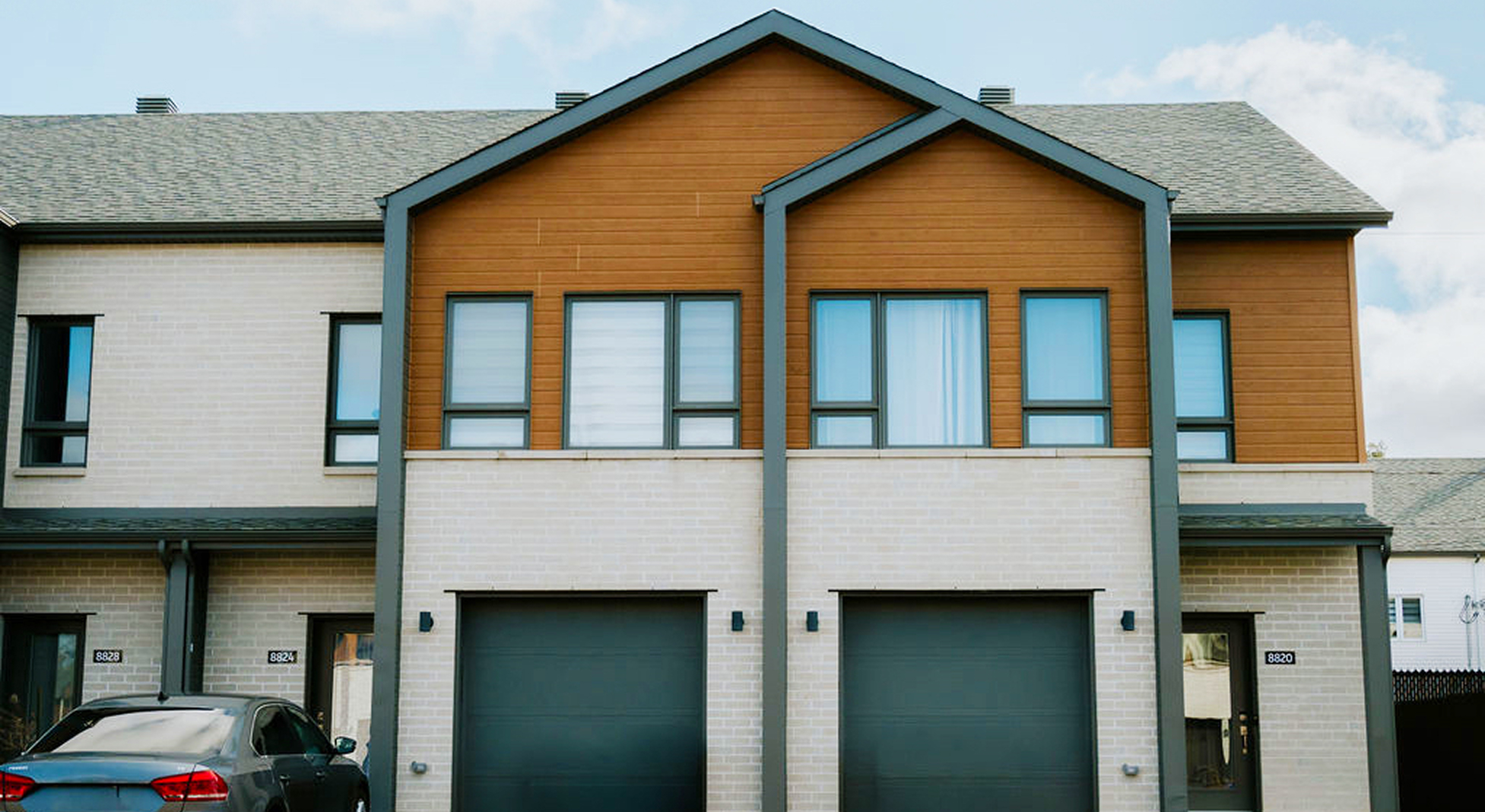 Façade de maisons de ville neuves au projet immobilier Norcité à Mirabel – Habita Nord-Est